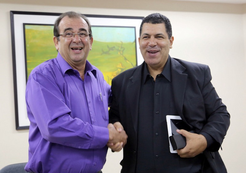 Angelo Antoniolii e Saumíneo Nascimento se reúnem para tratar de futuras parcerias entre a UFS e o BNB (Fotos: Schirlene Reis)
