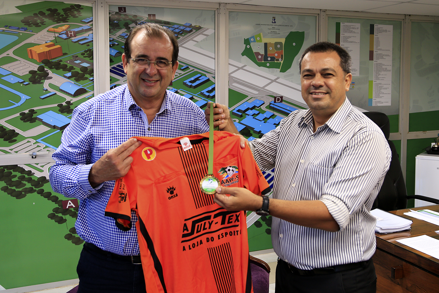 Reitor Angelo Antoniolli recebeu Ivanei Lima, presidente da AAPF , que agradeceu a disponibilidade da pista de atletismo da UFS para o treinamento da escola de arbitragem de Sergipe