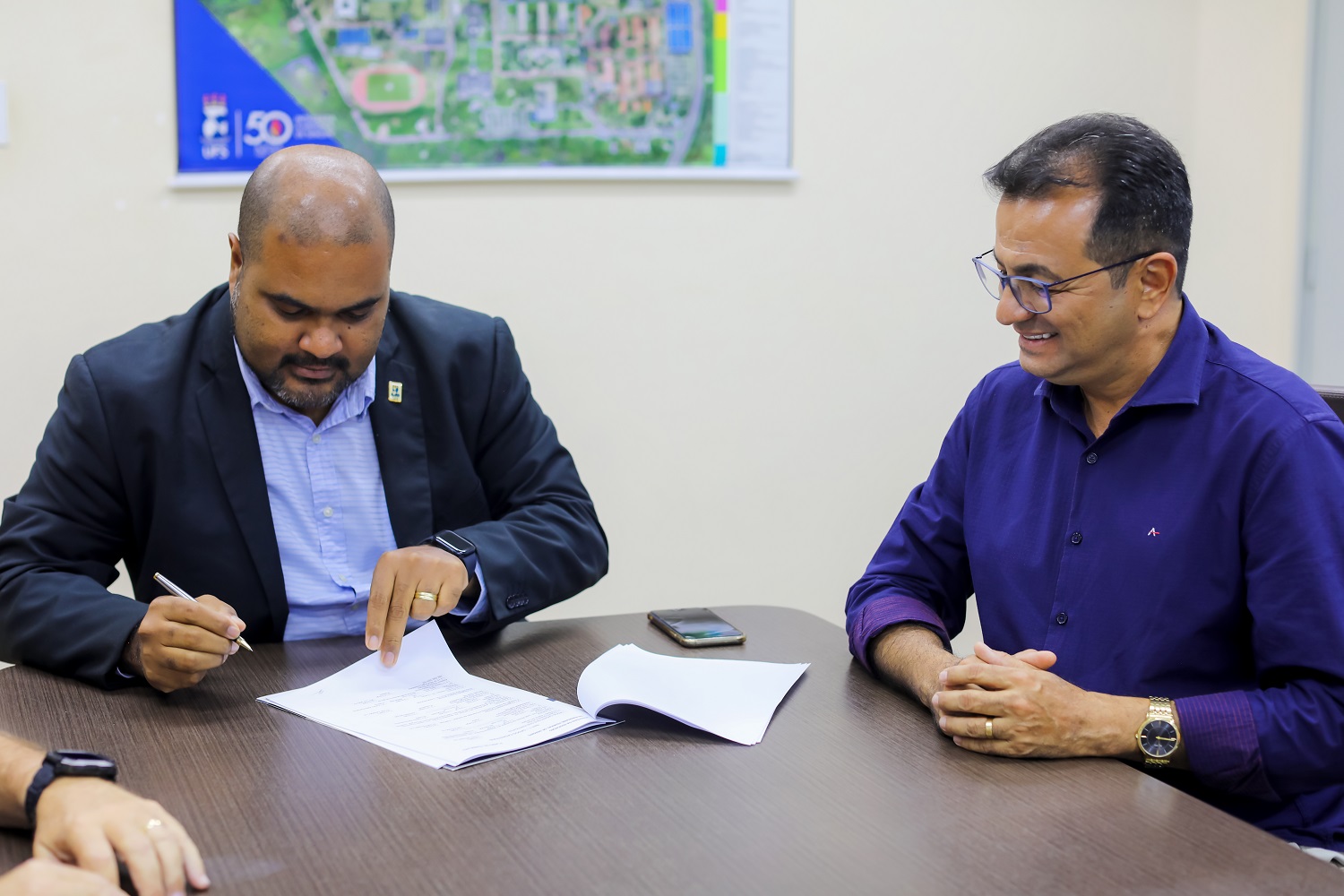 Prefeito de Itabaiana, Adailton Resende, lembrou outras parcerias com a UFS durante a assinatura do termo. (foto: Schirlene Reis/Ascom UFS)