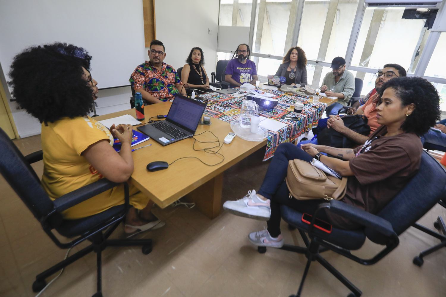 Primeiro encontro da CAAF Itinerante aconteceu na Sala de Reuniões da Proex, com o Neabi (Foto: Adilson Andrade/Ascom UFS)