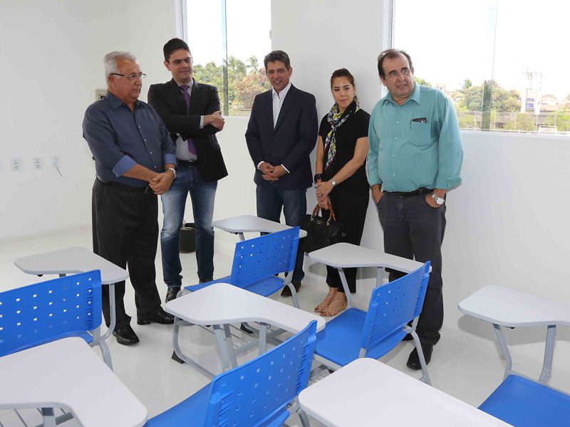 Reitor da UFS e Governador com sua equipe conferem instalações | Foto: Jorge Henrique / ASN